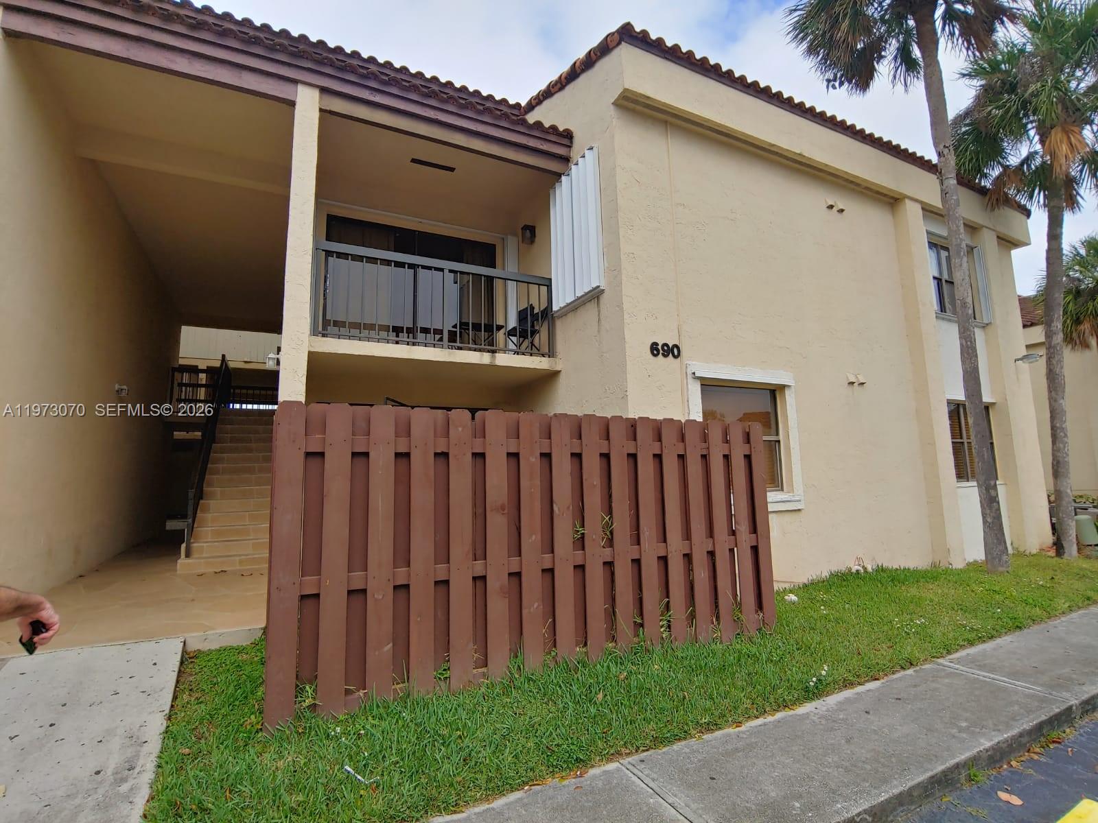 690 W Park Drive 2-204