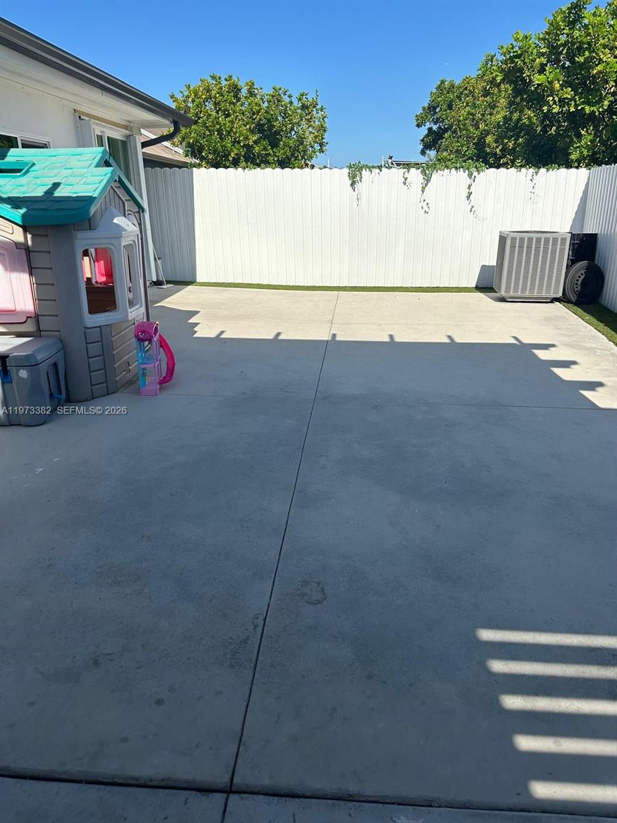 3242 Nw 203rd Street Property Photo 6