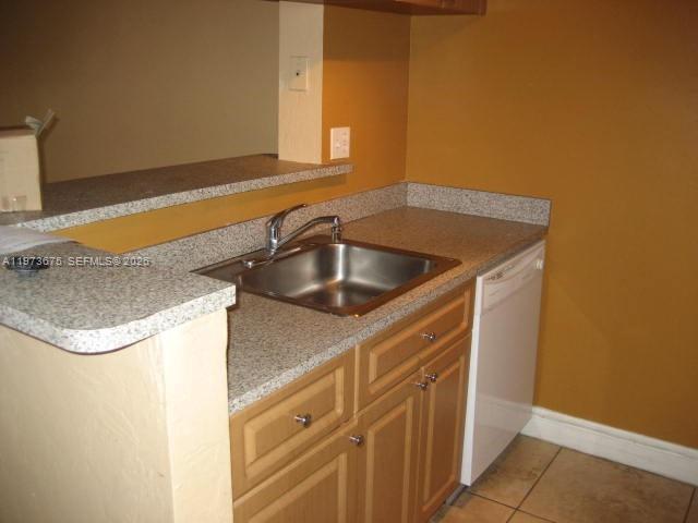 10832 N Kendall Drive U-6 Property Photo 2