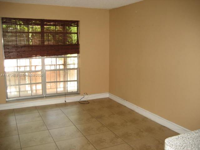 10832 N Kendall Drive U-6 Property Photo 5