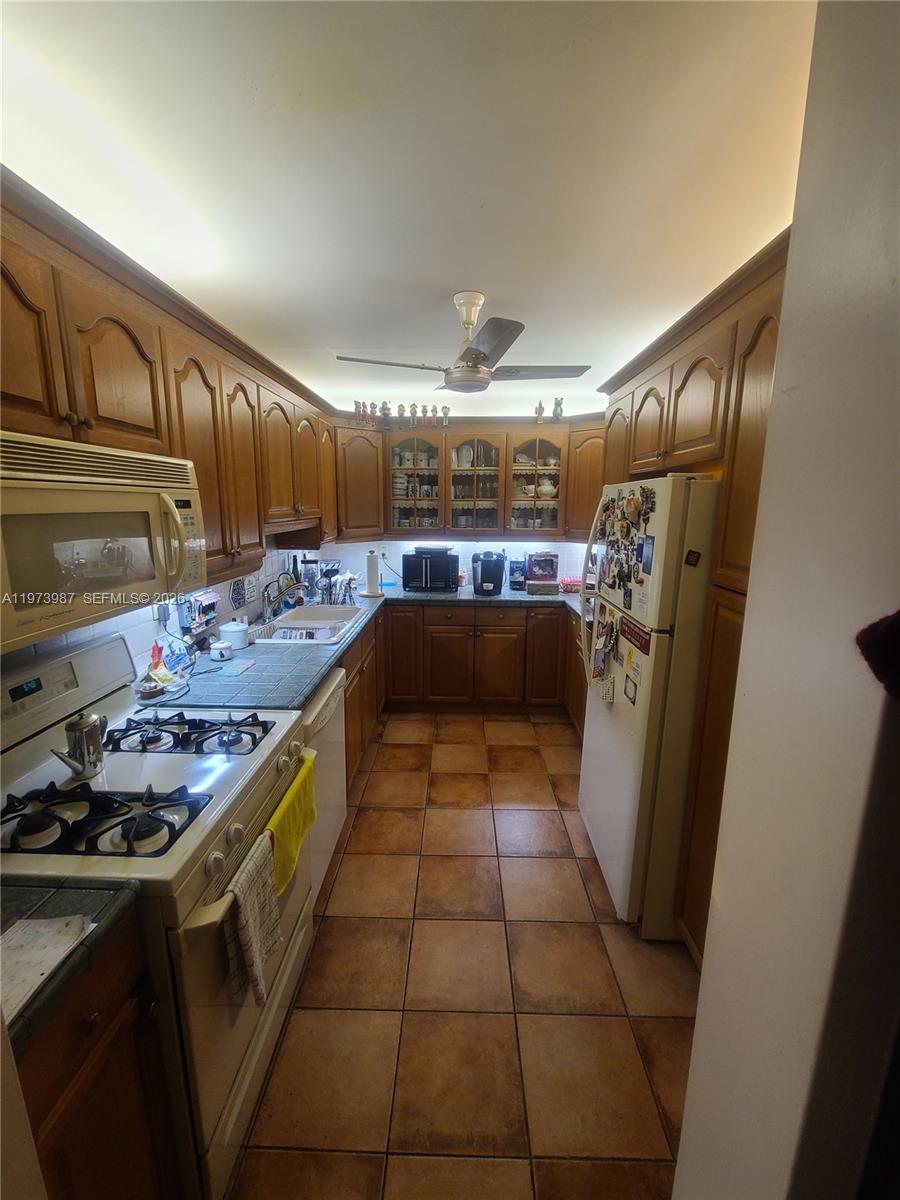 3140 S Ocean Drive 1812 Property Photo 13