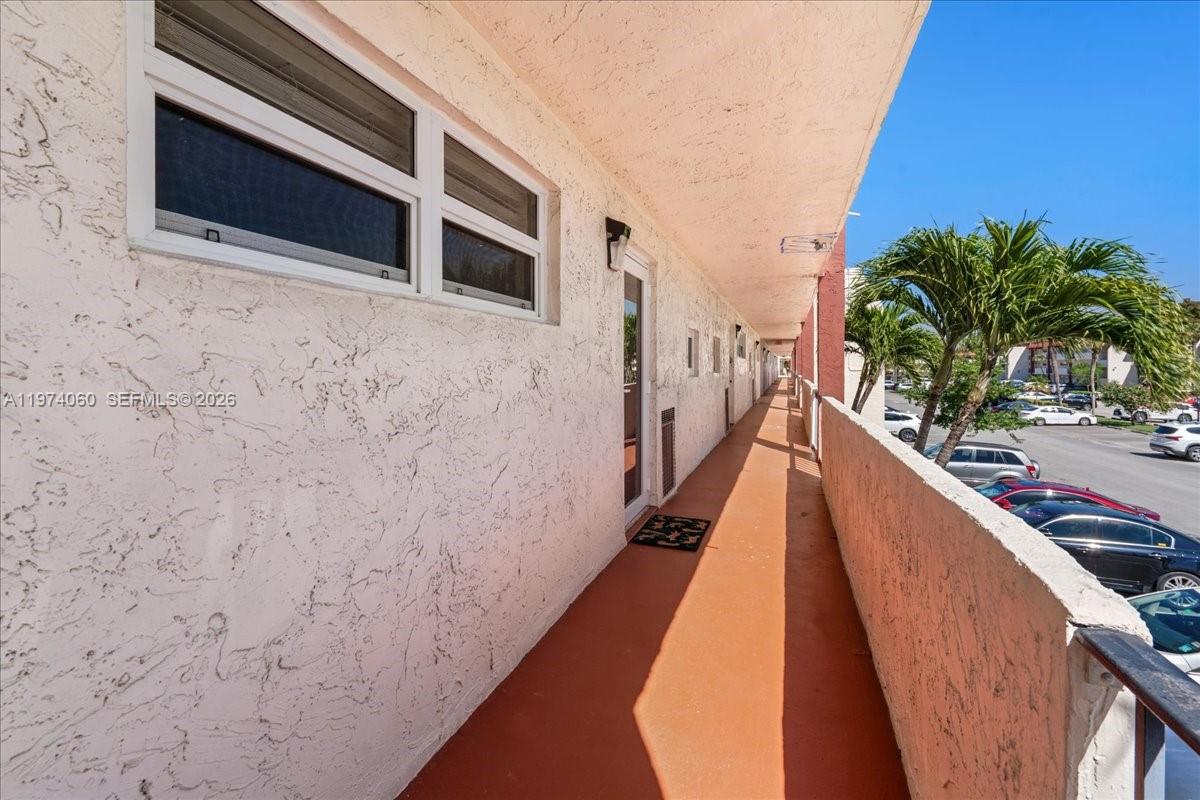 811 S Hollybrook Drive 208 Property Photo 12