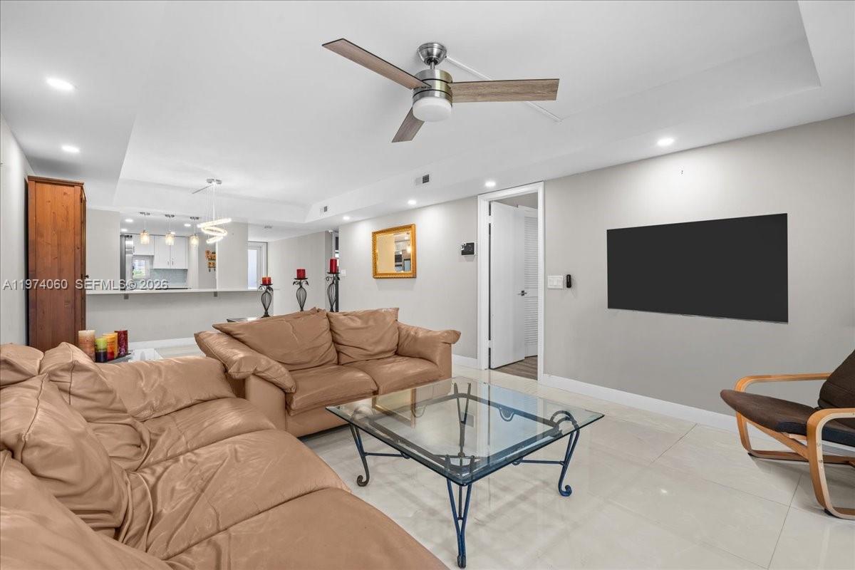 811 S Hollybrook Drive 208 Property Photo 13