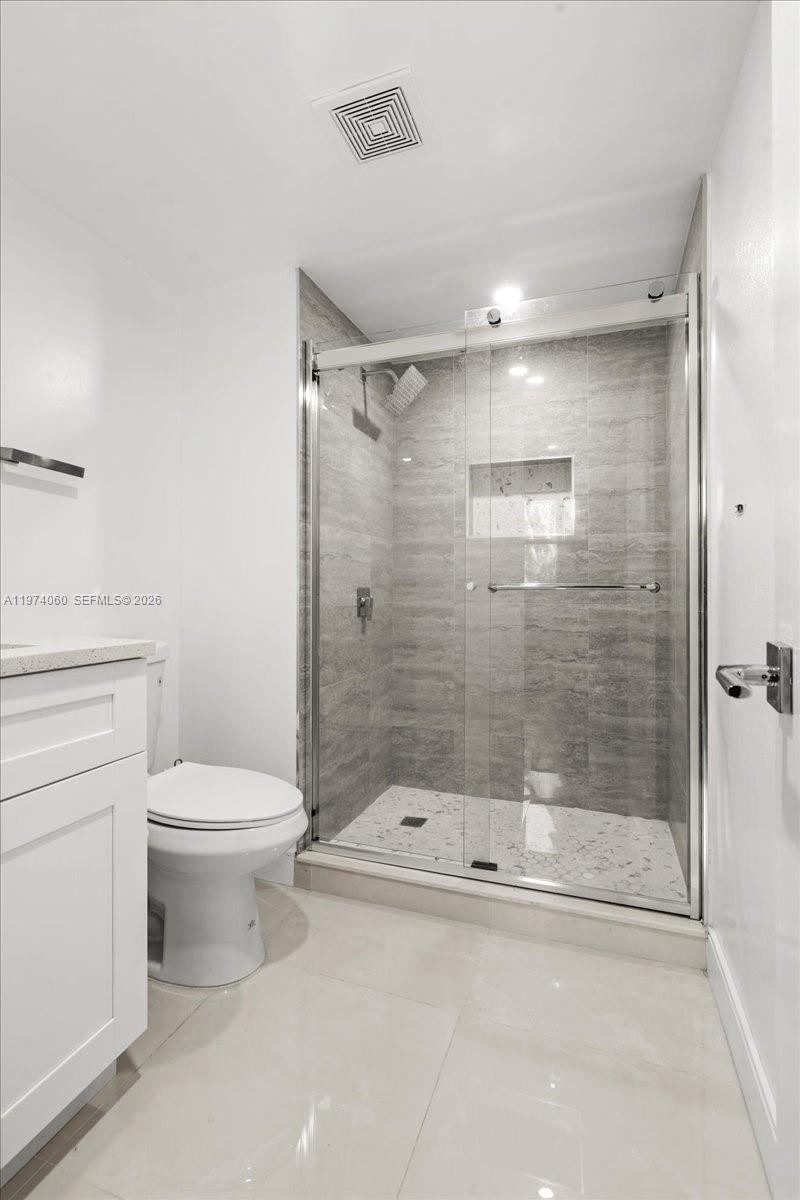 811 S Hollybrook Drive 208 Property Photo 25