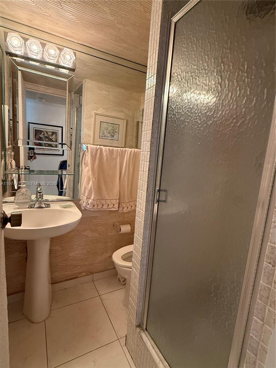 1000 Parkview Drive 1022 Property Photo 5