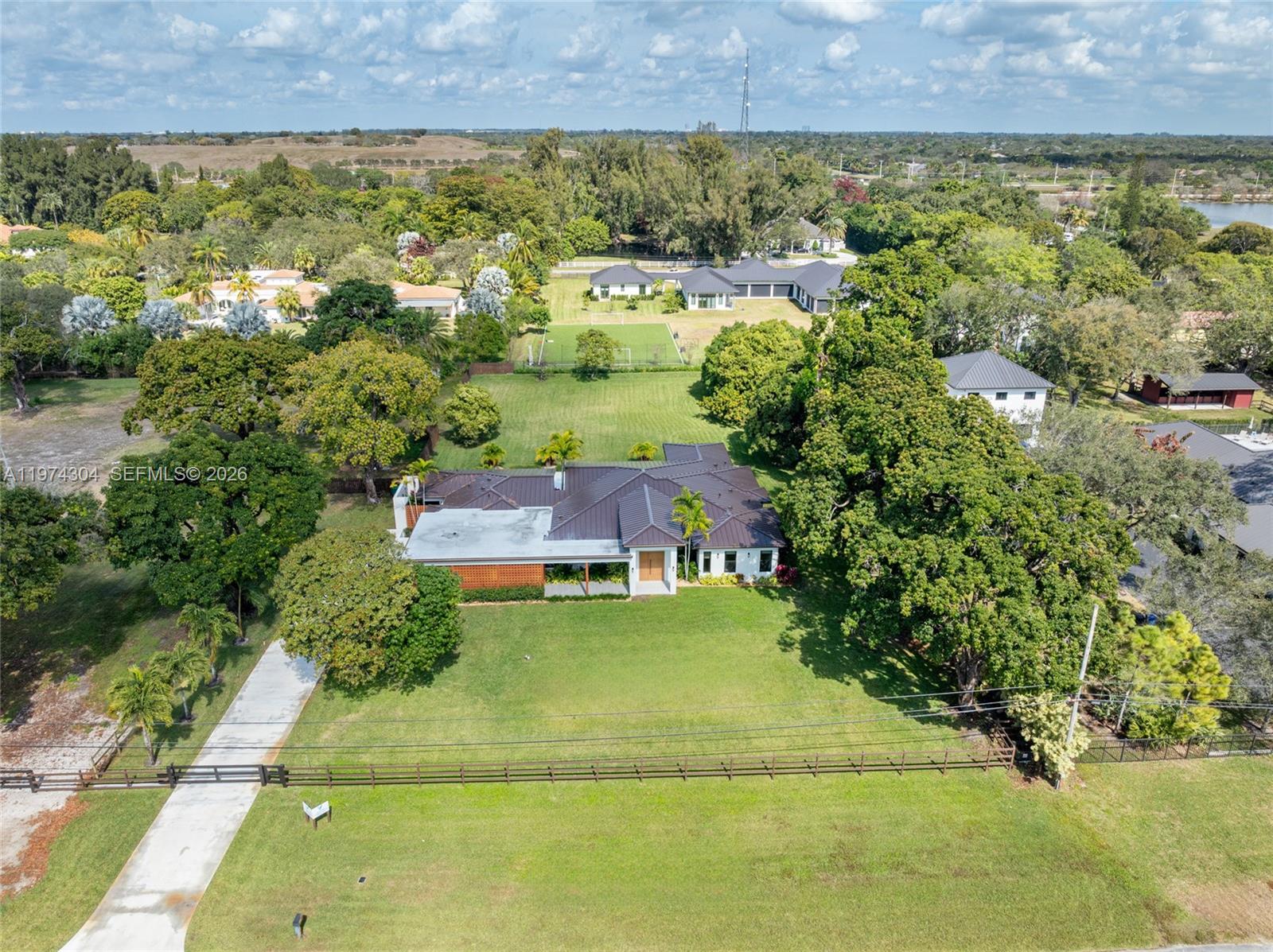 14401 W Palomino Drive Property Photo 3