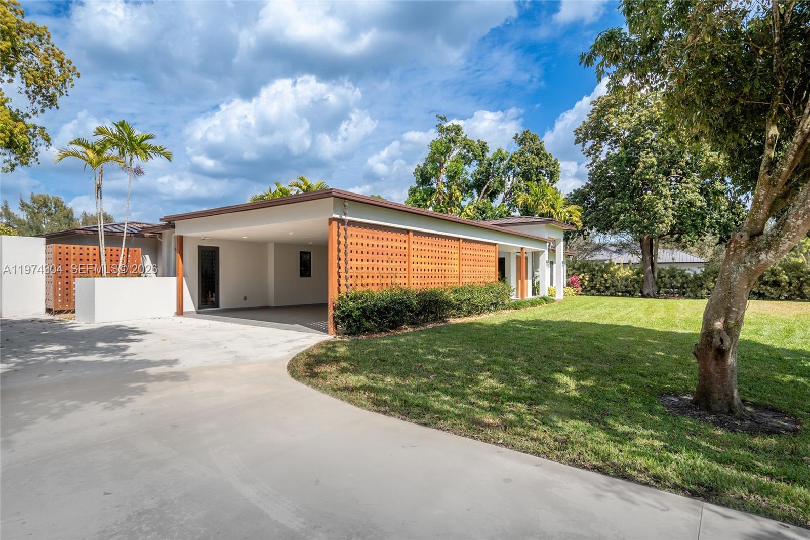 14401 W Palomino Drive Property Photo 8