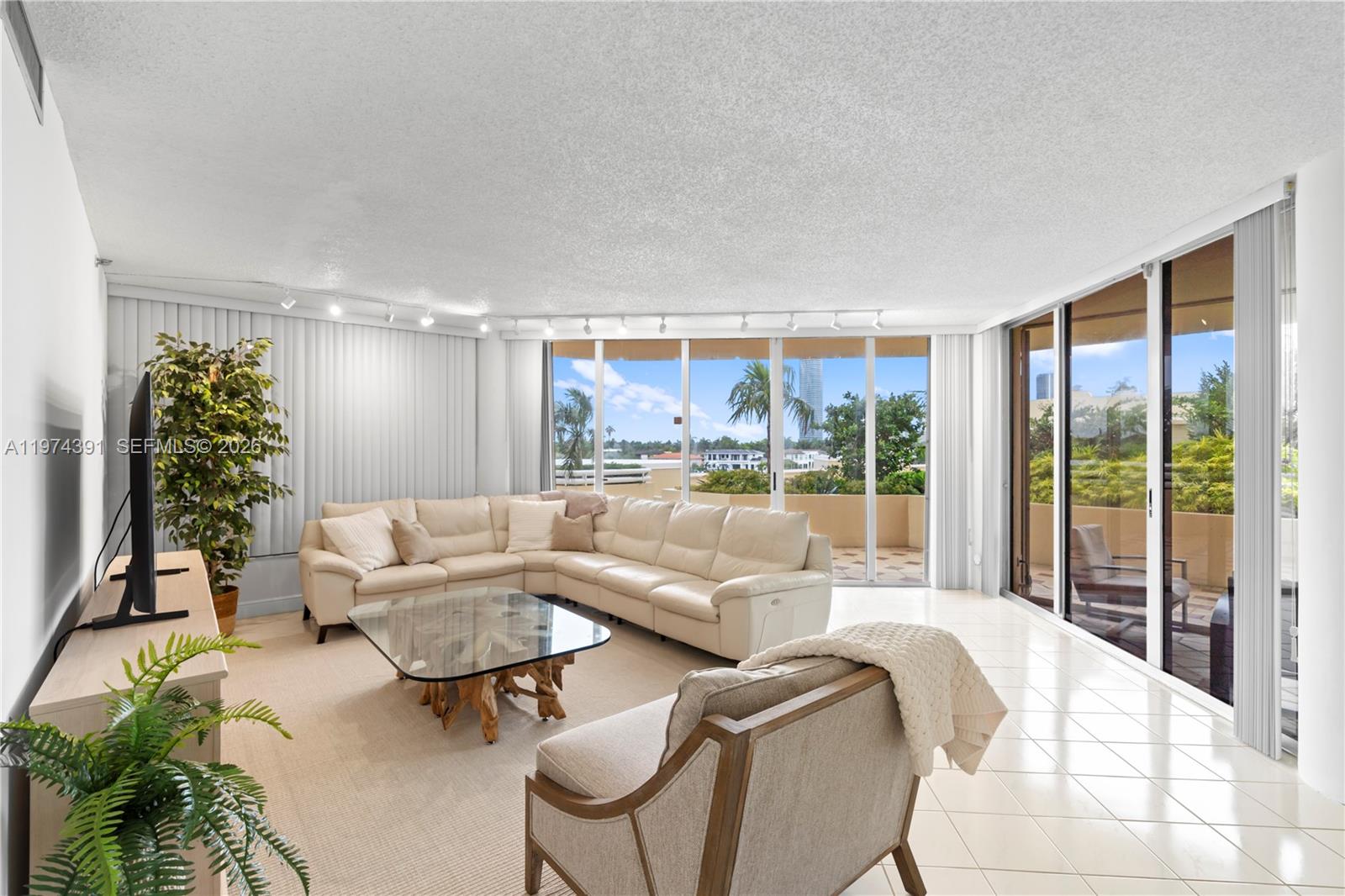 20191 E Country Club Drive 407 Property Photo 5