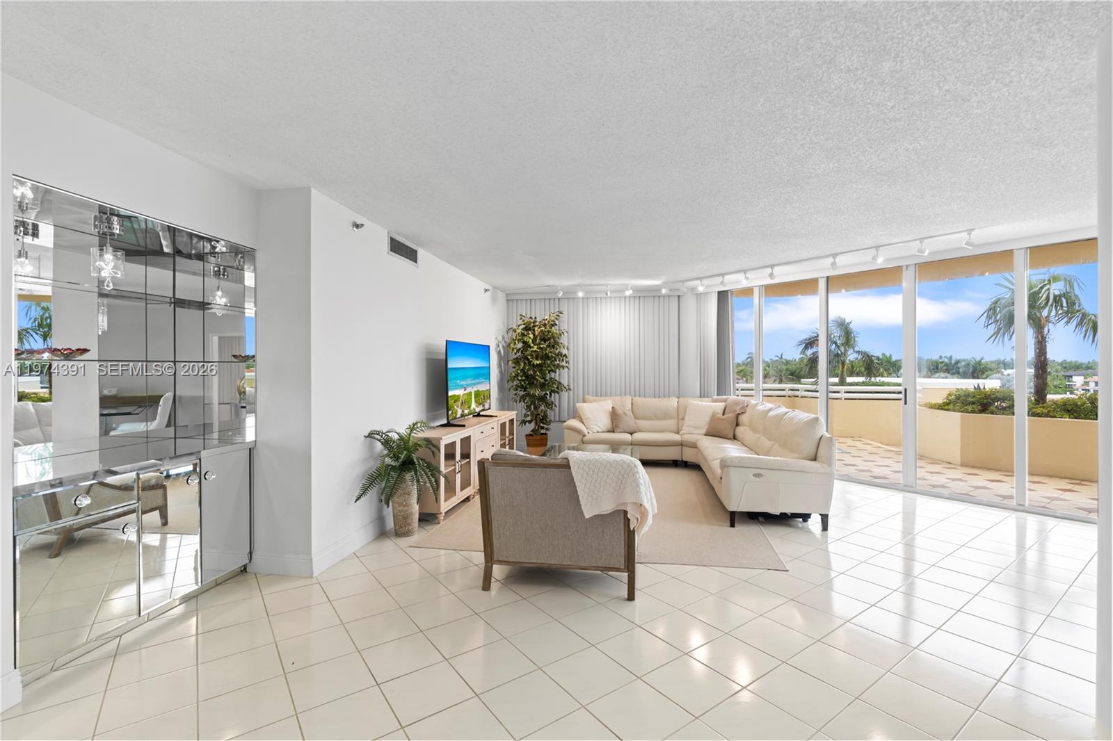20191 E Country Club Drive 407 Property Photo 7