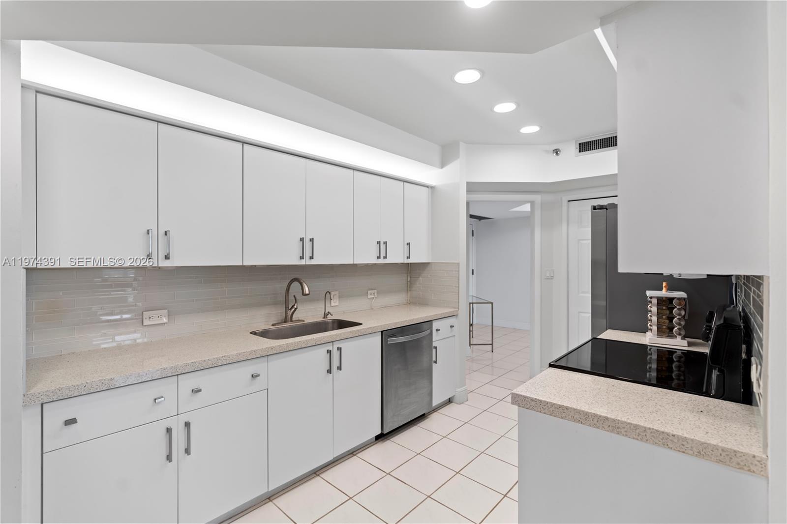 20191 E Country Club Drive 407 Property Photo 8