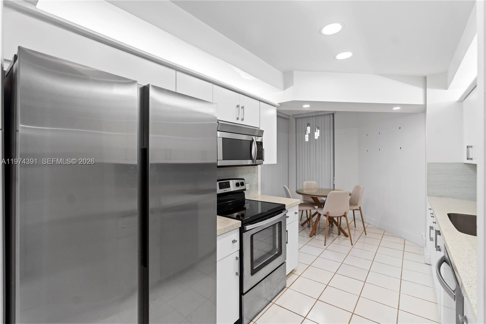 20191 E Country Club Drive 407 Property Photo 9