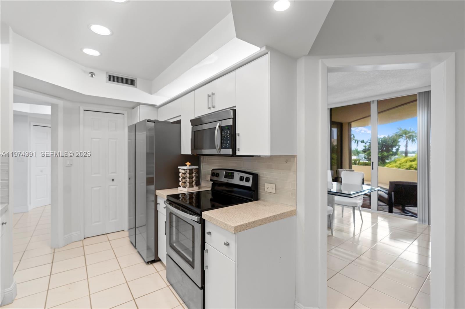 20191 E Country Club Drive 407 Property Photo 14