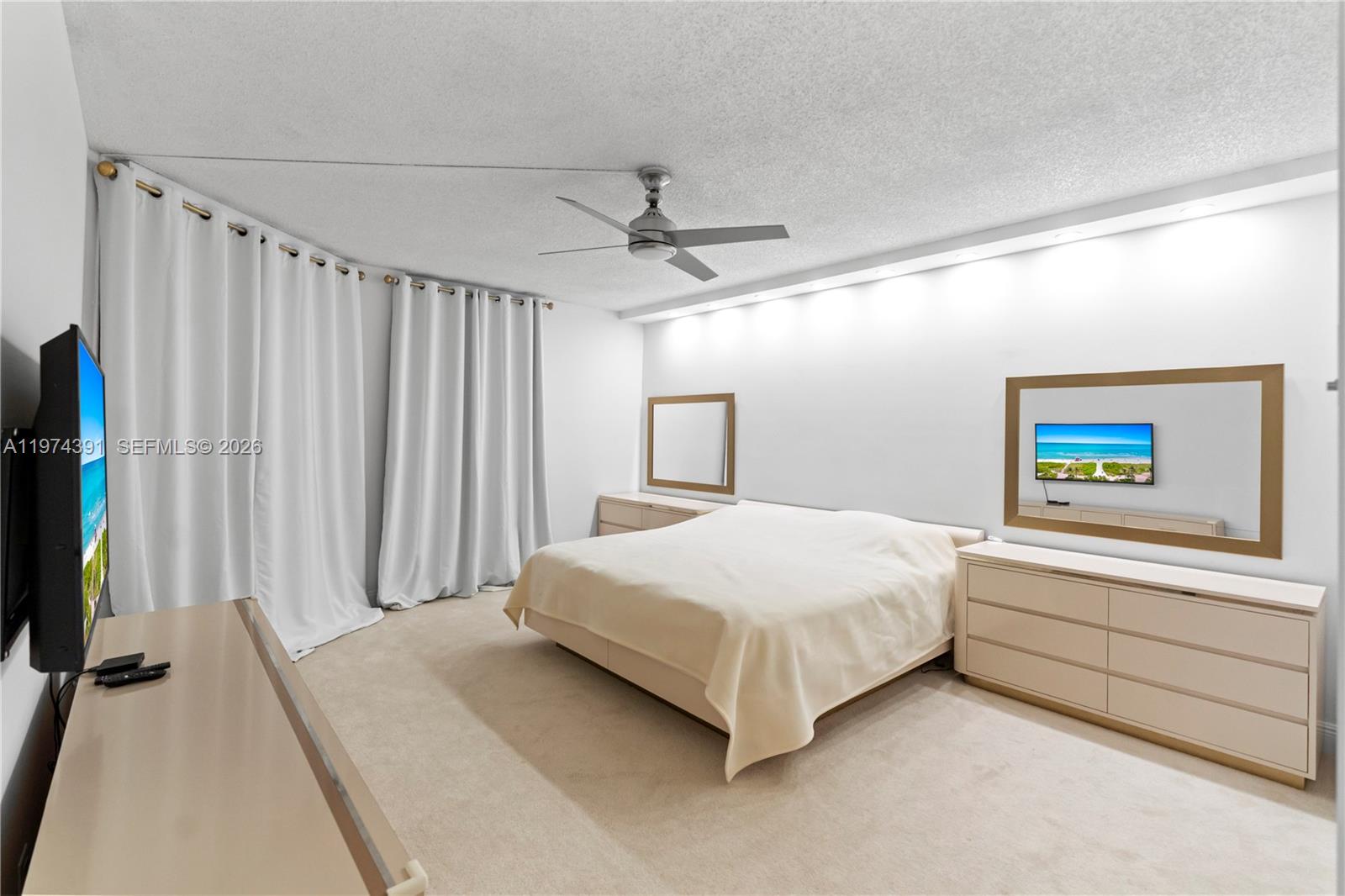 20191 E Country Club Drive 407 Property Photo 17