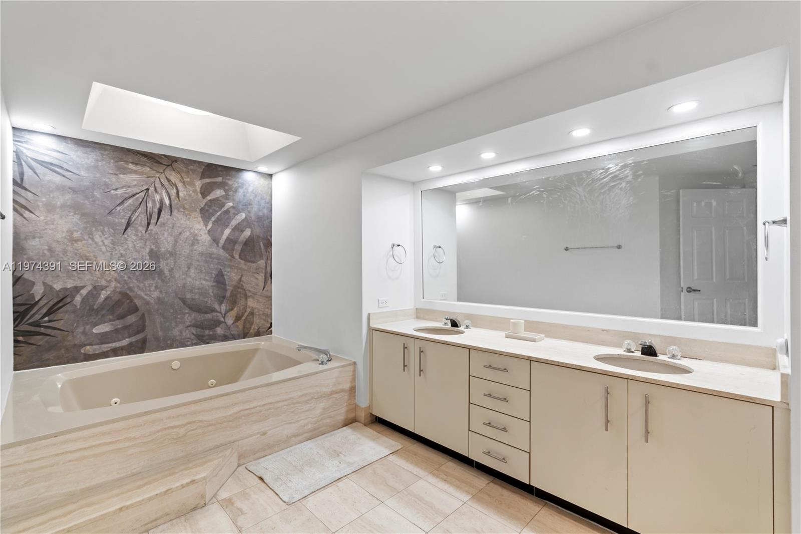 20191 E Country Club Drive 407 Property Photo 23