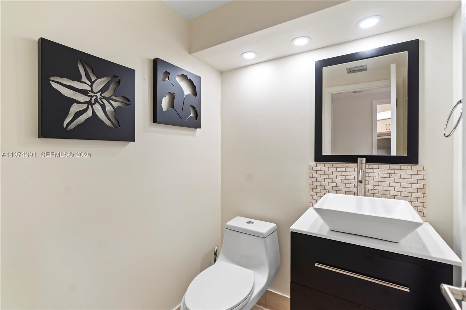 20191 E Country Club Drive 407 Property Photo 32