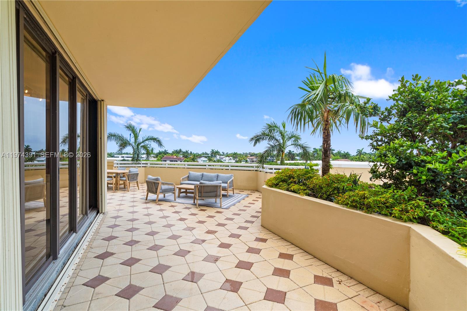 20191 E Country Club Drive 407 Property Photo 33