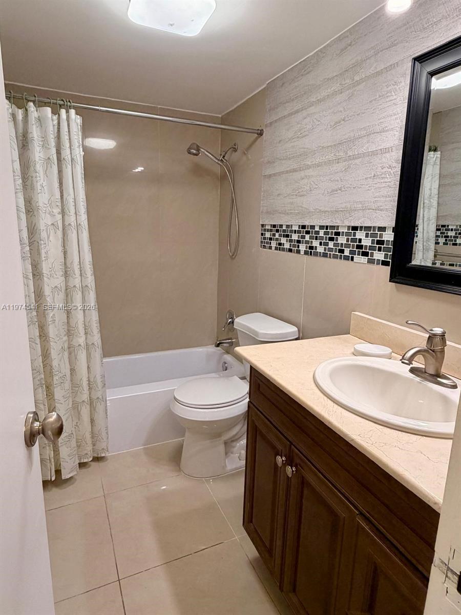 301 Golden Isles Drive 109 Property Photo 9
