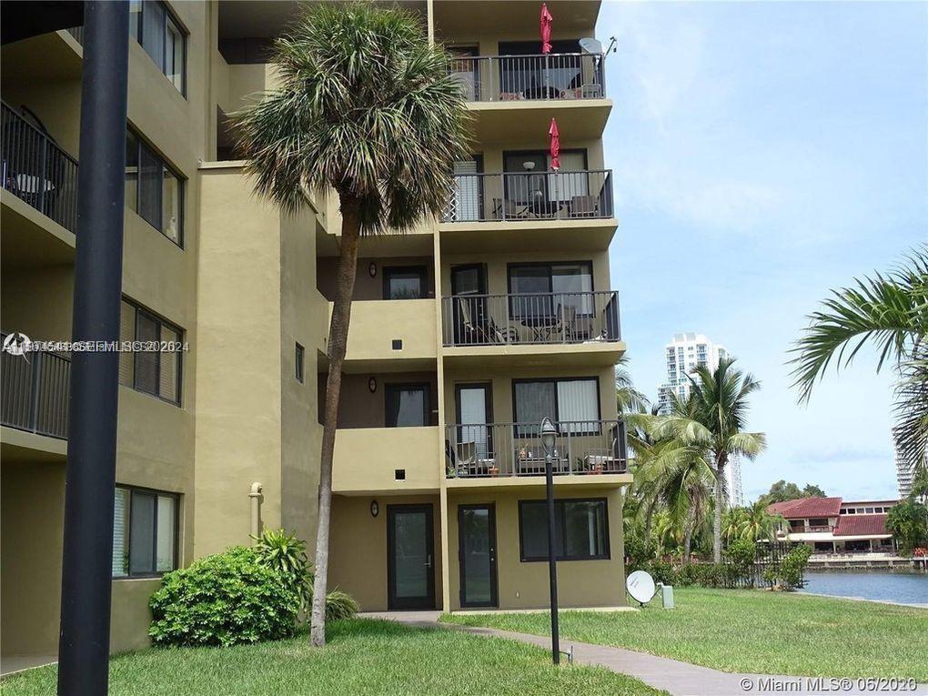301 Golden Isles Drive 109 Property Photo 12