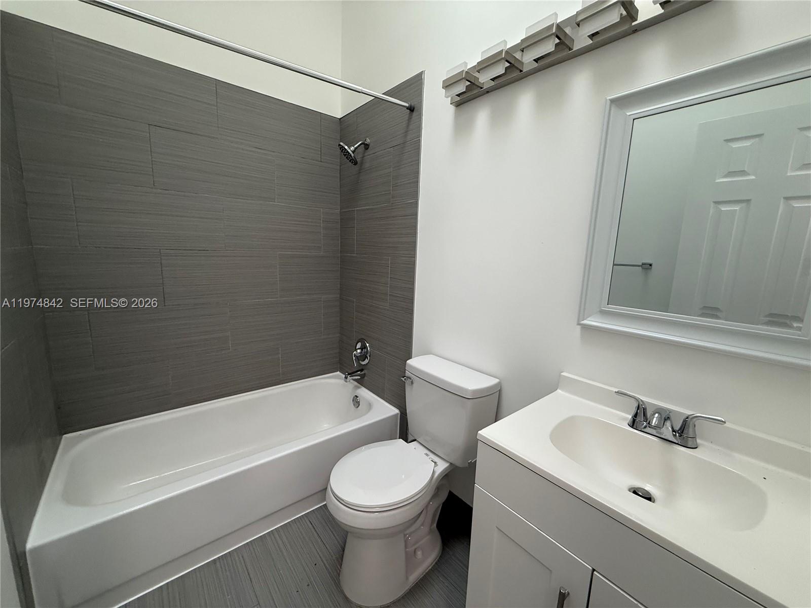 A11974842 Property Photo 18