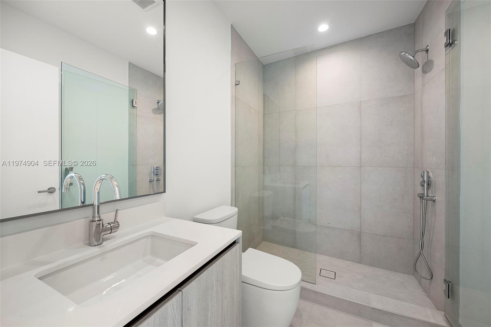 9201 E Bay Harbor Drive 805 Property Photo 14