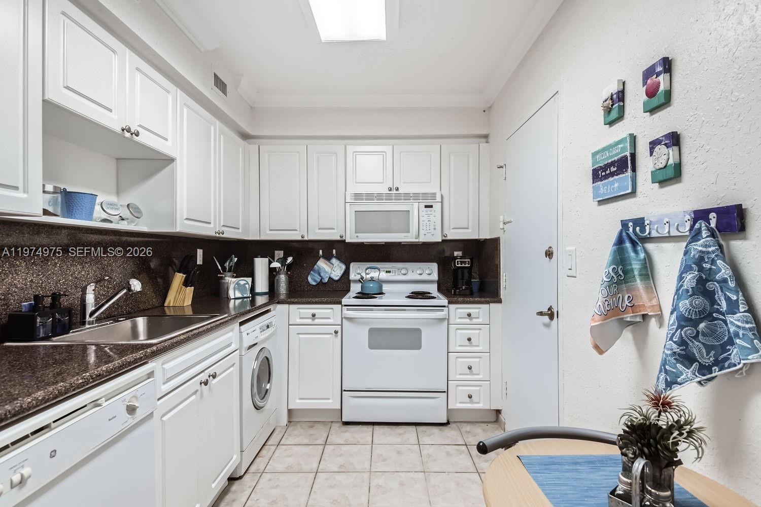 2501 S Ocean Drive 633 Property Photo 4