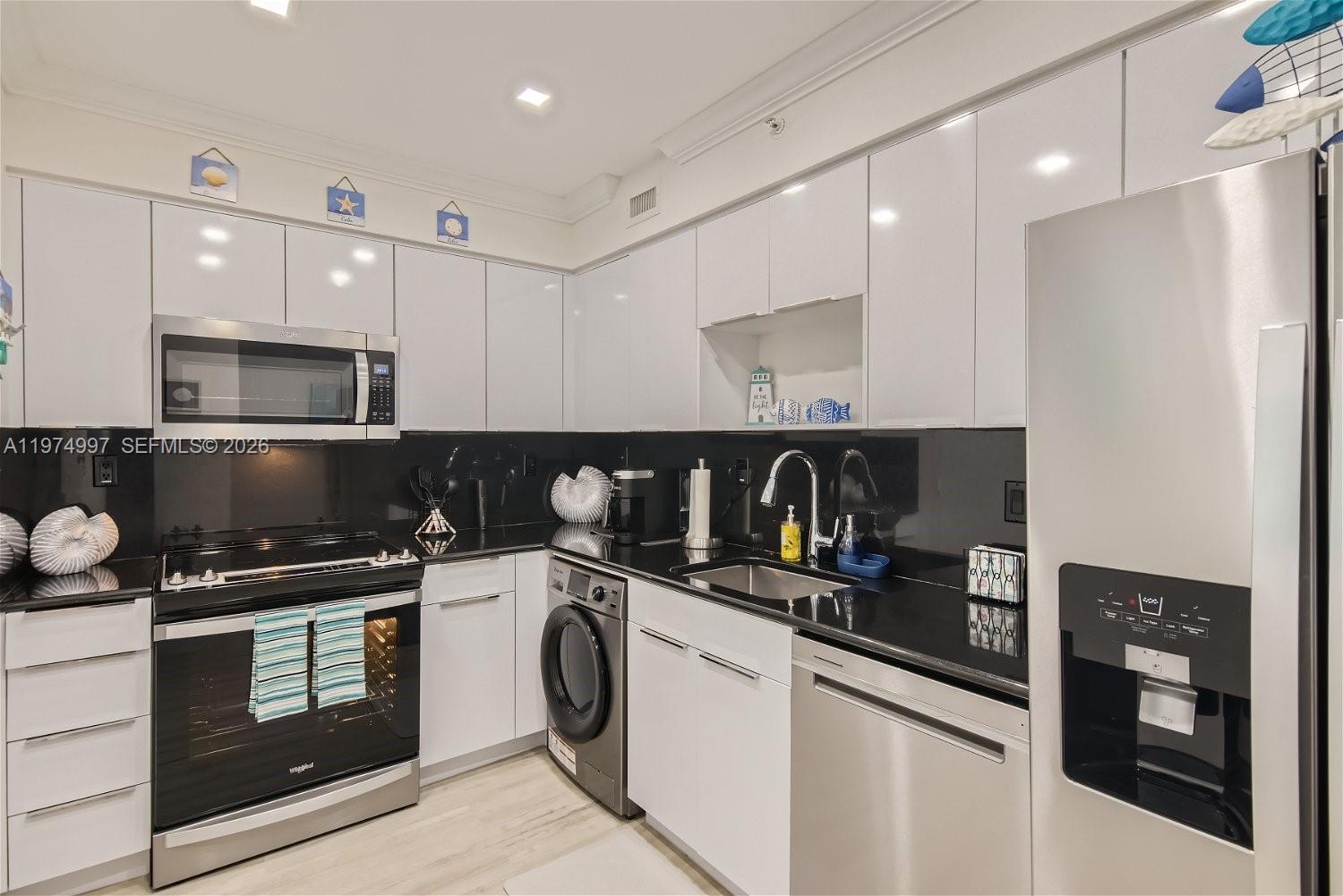 2501 S Ocean Drive 715 Property Photo 6