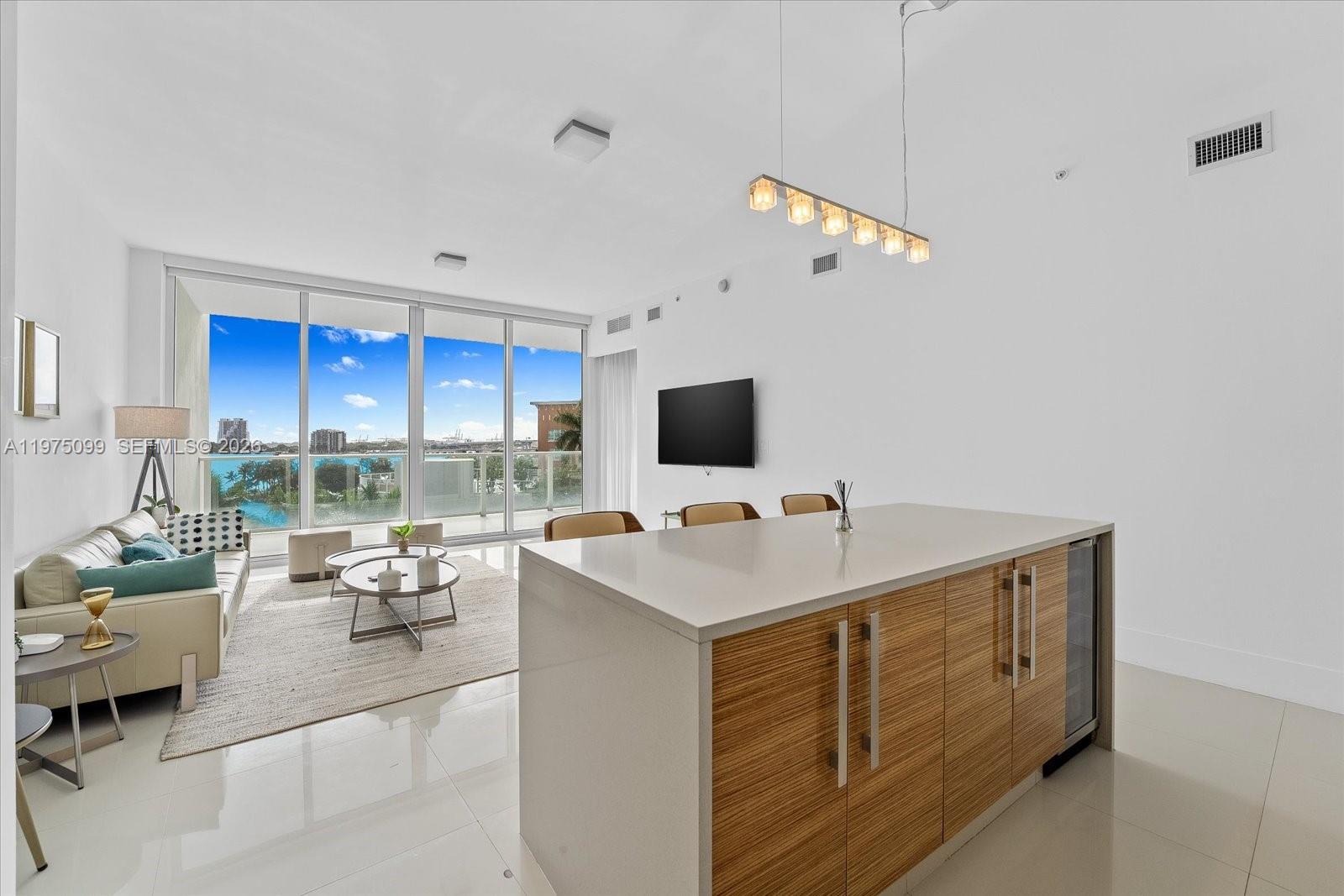 2020 N Bayshore Drive 605 Property Photo 2