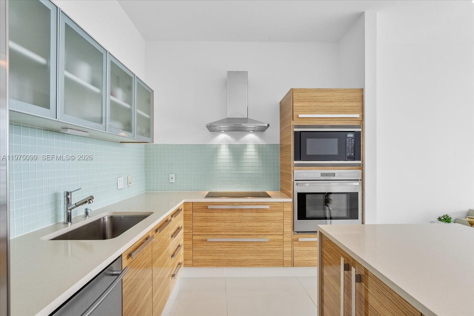 2020 N Bayshore Drive 605 Property Photo 3