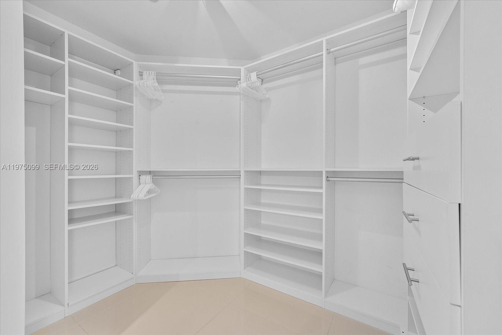 2020 N Bayshore Drive 605 Property Photo 14