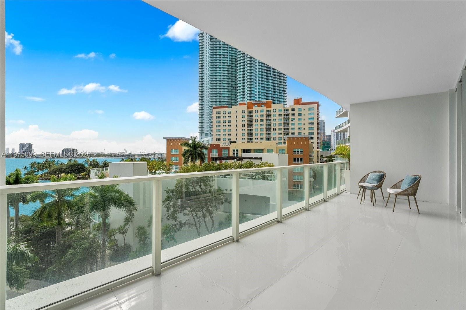 2020 N Bayshore Drive 605 Property Photo 18