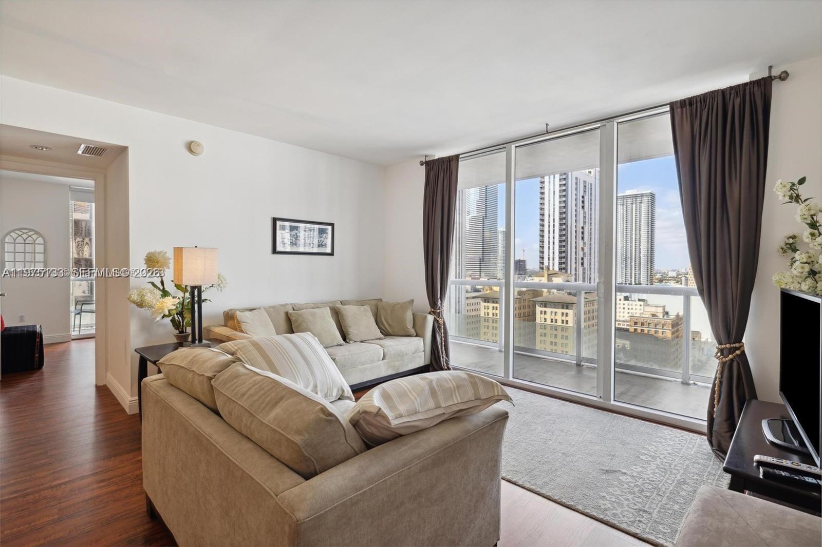 50 Biscayne Boulevard 2111 Property Photo 1