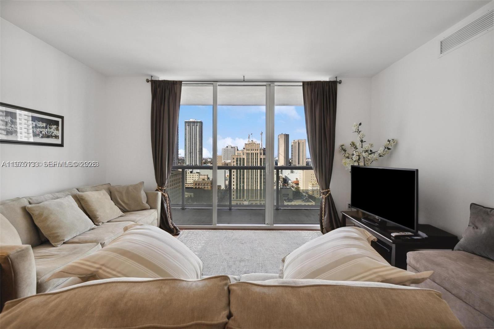 50 Biscayne Boulevard 2111 Property Photo 2
