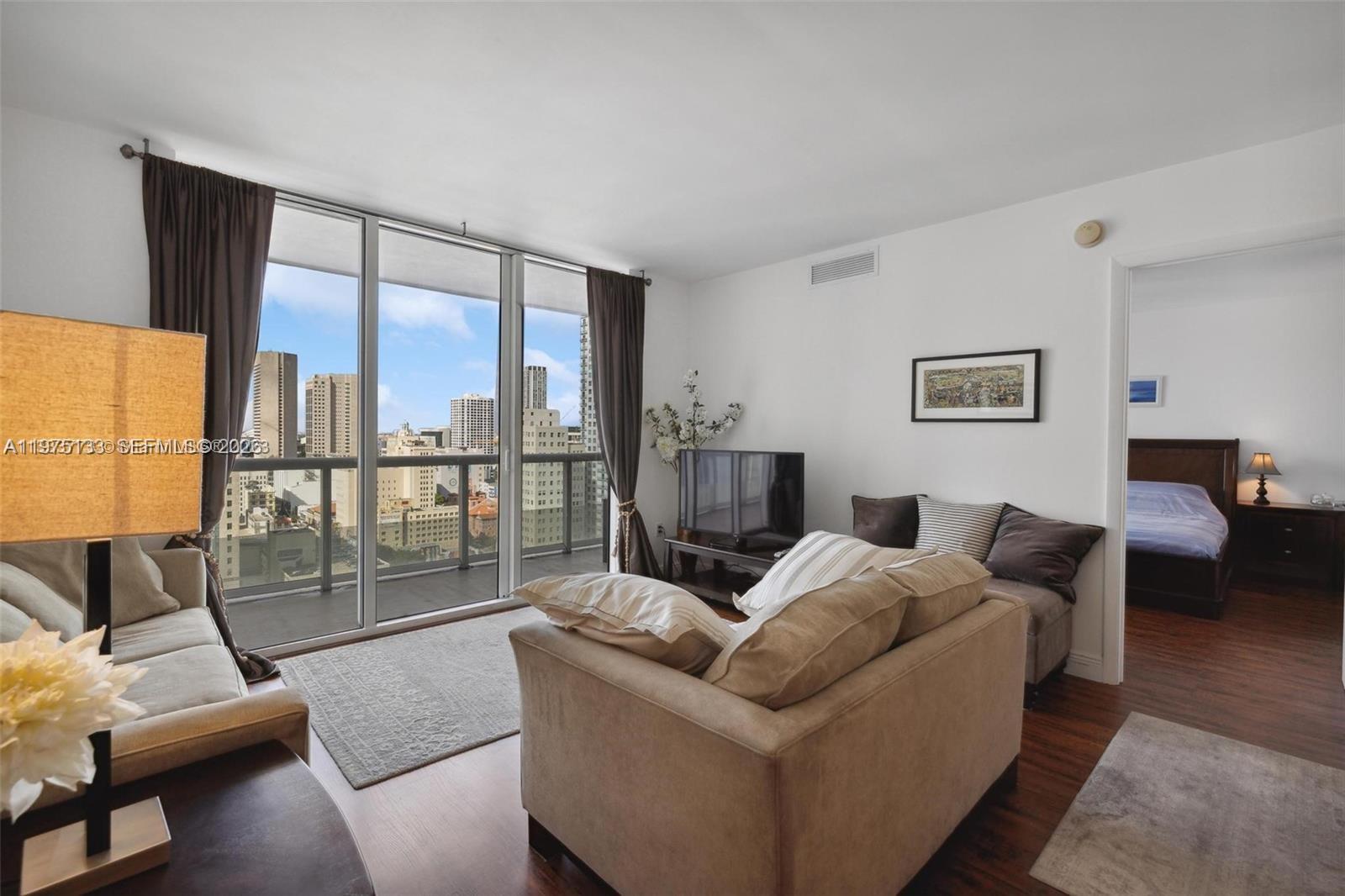 50 Biscayne Boulevard 2111 Property Photo 4
