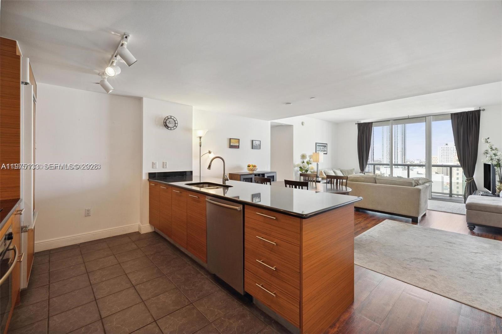 50 Biscayne Boulevard 2111 Property Photo 5