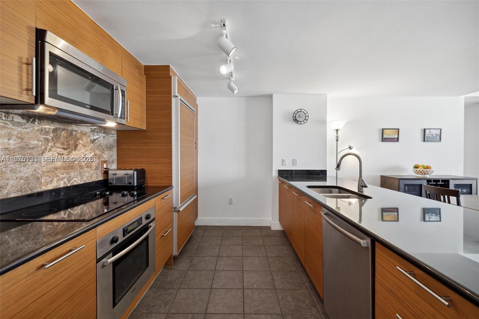 50 Biscayne Boulevard 2111 Property Photo 10