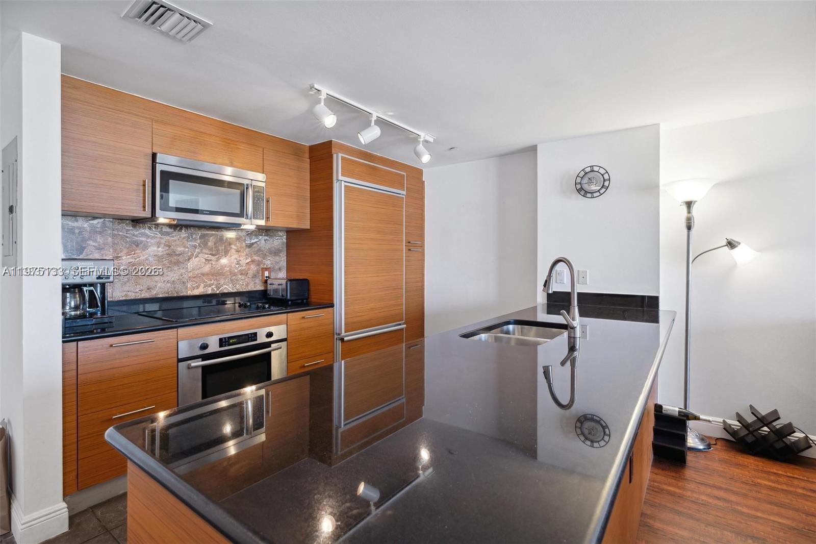 50 Biscayne Boulevard 2111 Property Photo 11