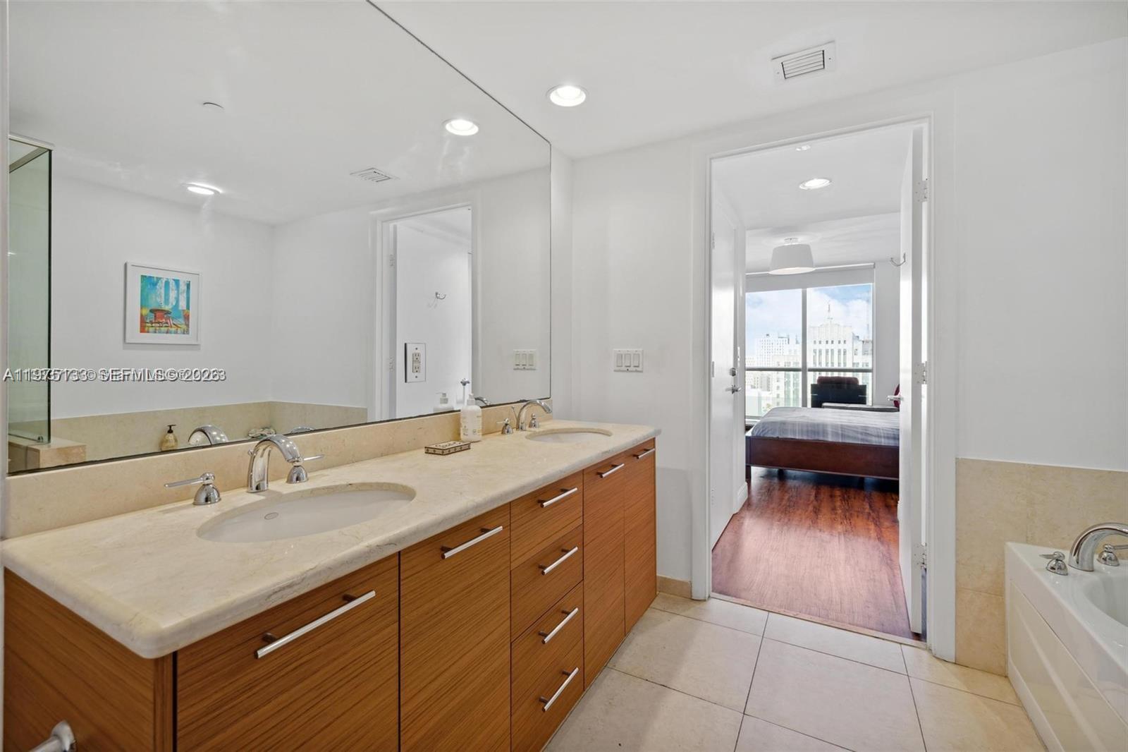 50 Biscayne Boulevard 2111 Property Photo 17
