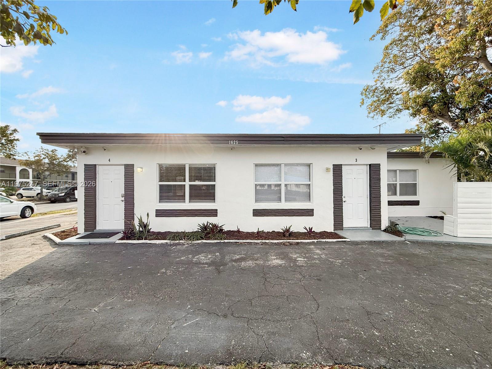 1625 S Federal Highway Property Photo 2