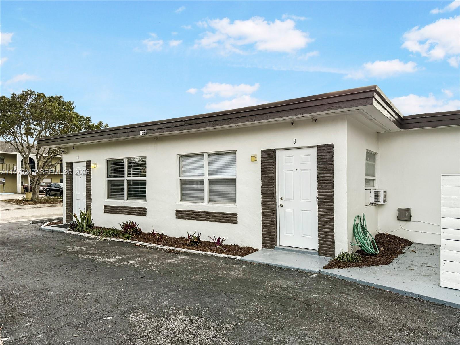 1625 S Federal Highway Property Photo 3