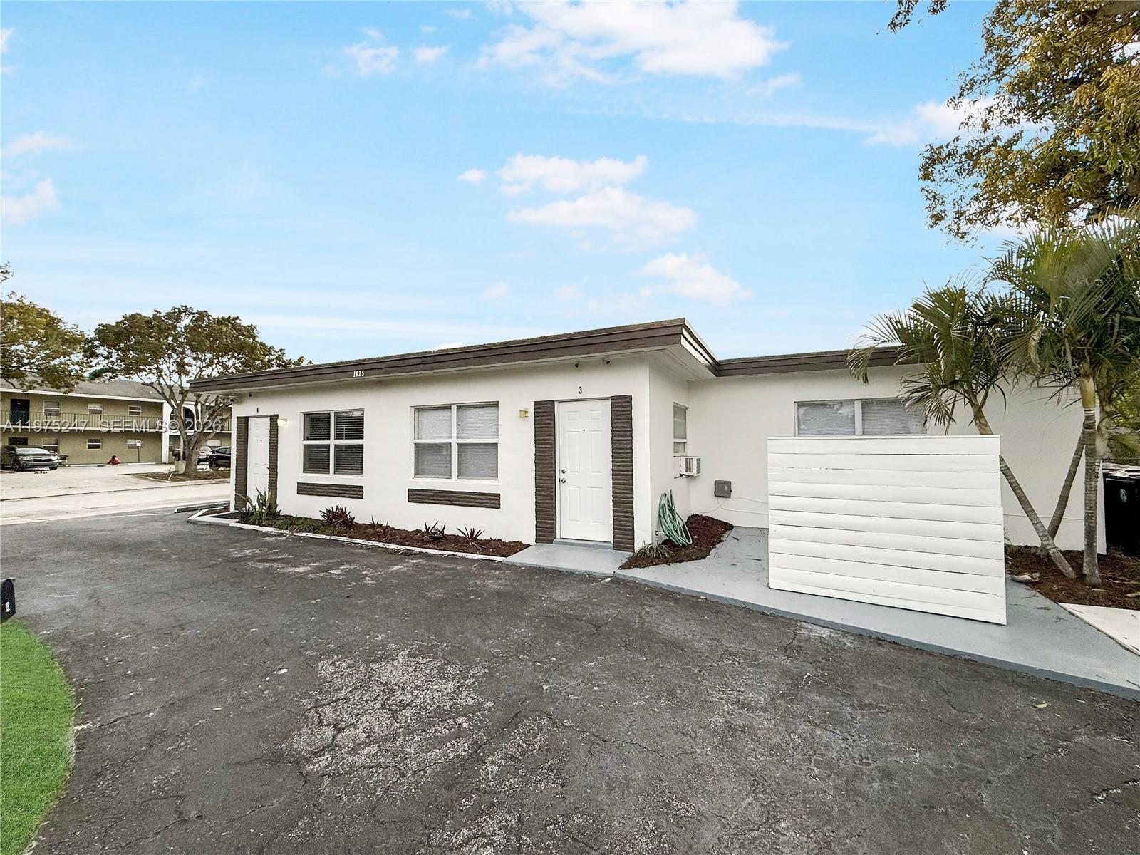 1625 S Federal Highway Property Photo 4