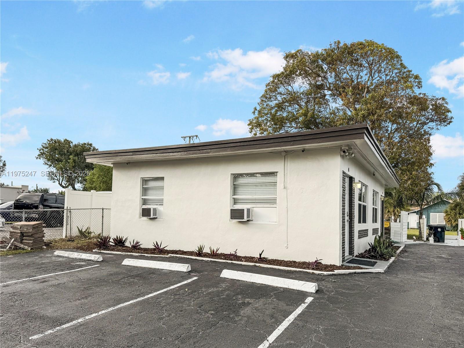 1625 S Federal Highway Property Photo 6