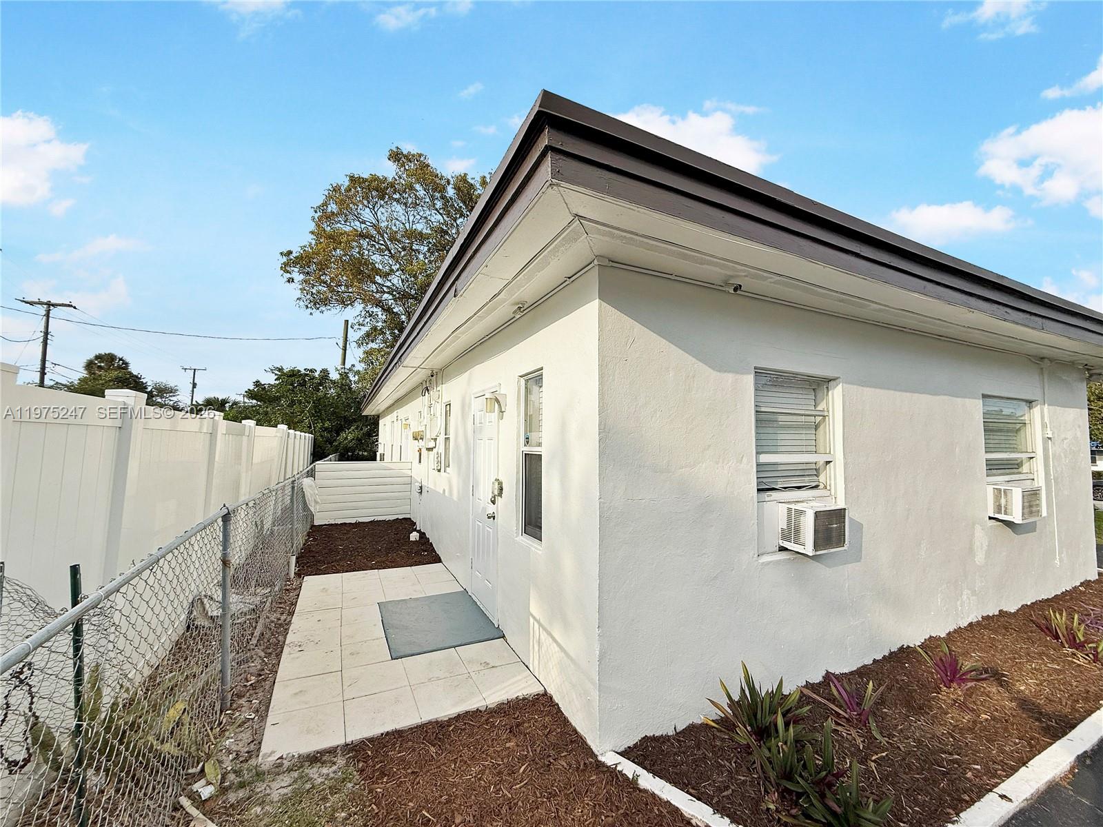 1625 S Federal Highway Property Photo 8