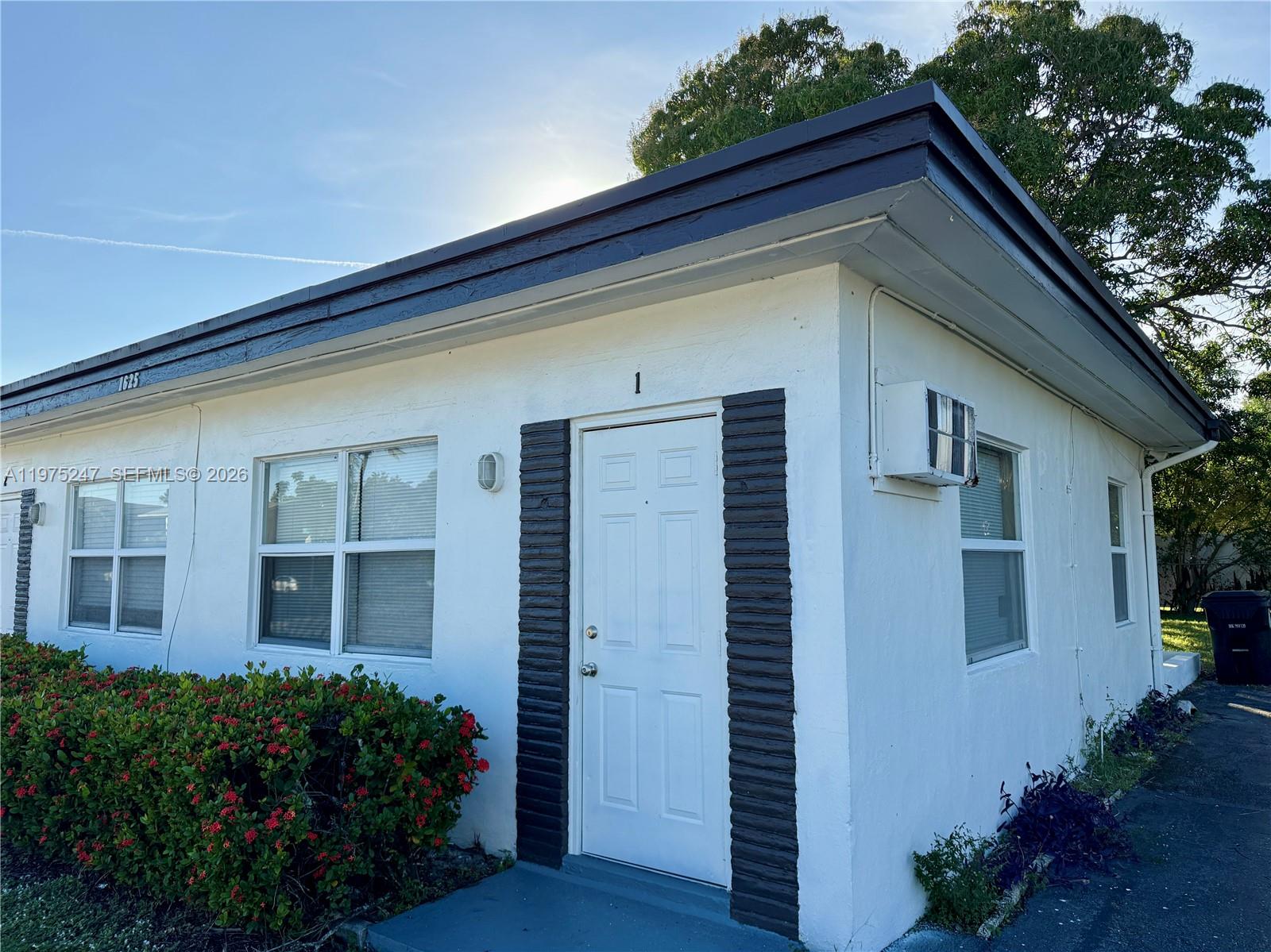 1625 S Federal Highway Property Photo 11
