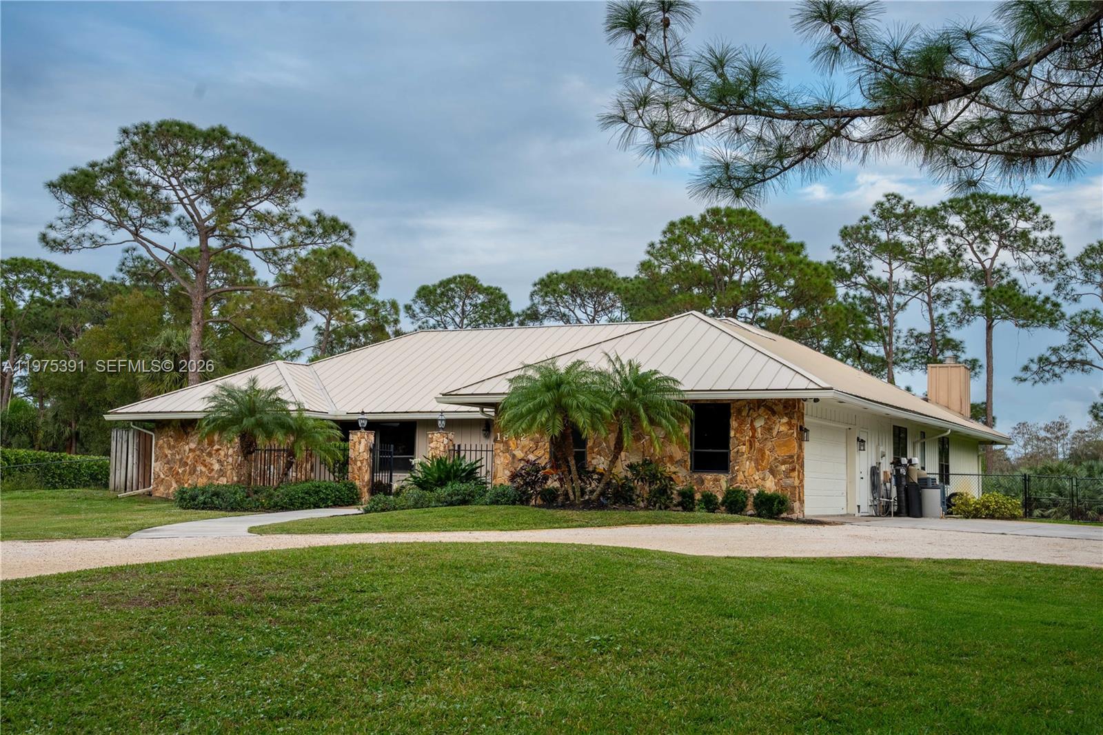1872 Se Colony Way Property Photo 1