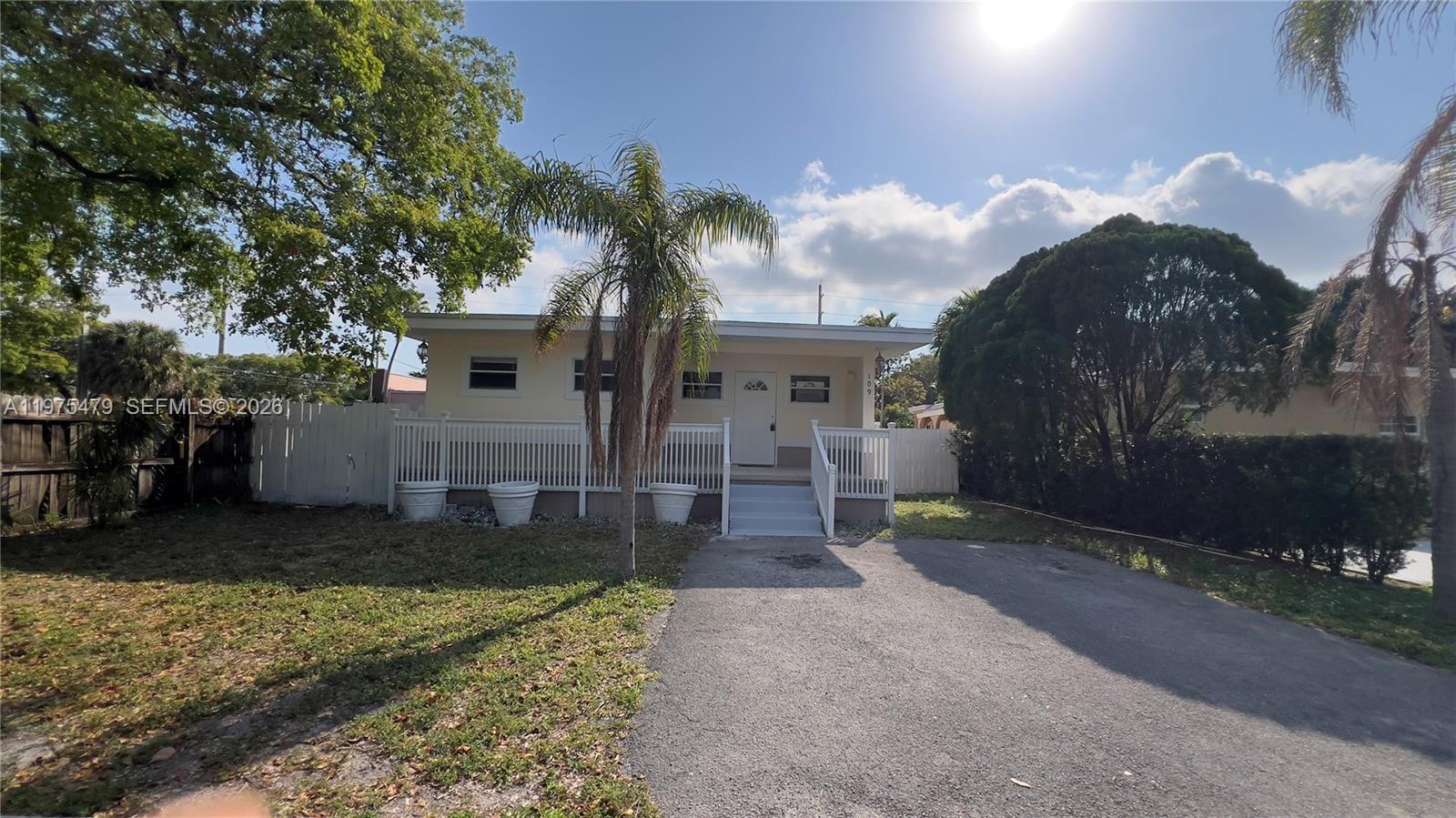 109 SW 1st Avenue Property Photo 1