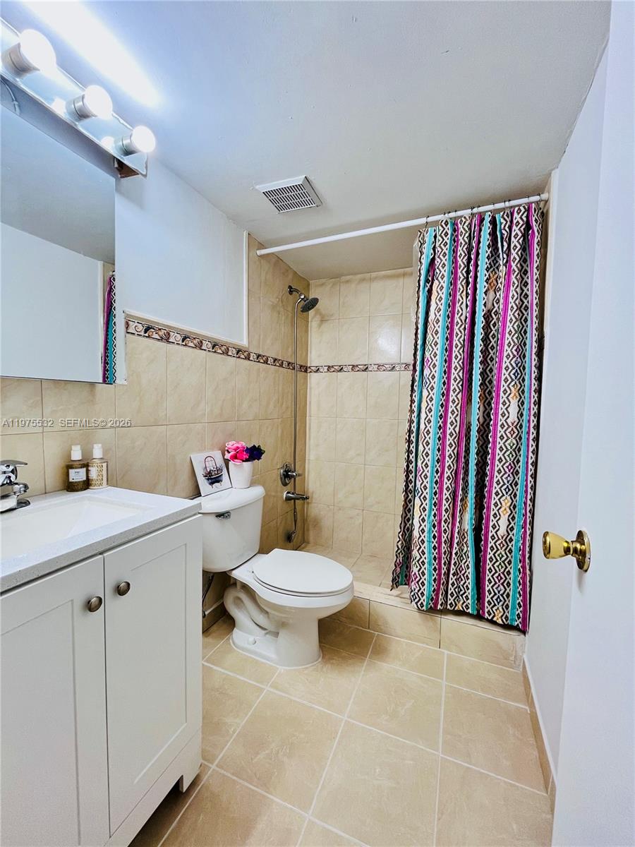 4721 Nw 7th Street 102-12 Property Photo 4