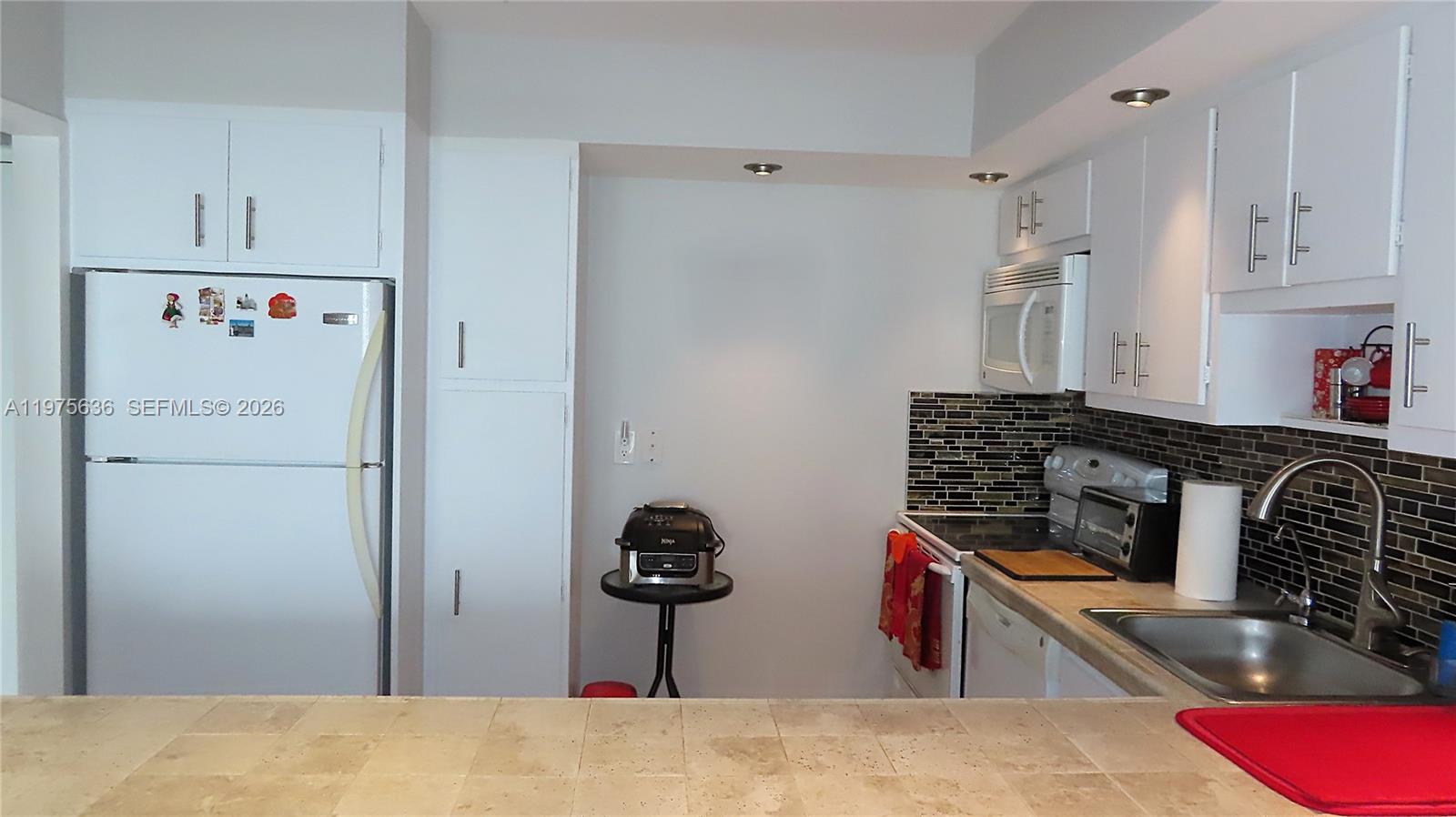 5701 Collins Avenue 803 Property Photo 9