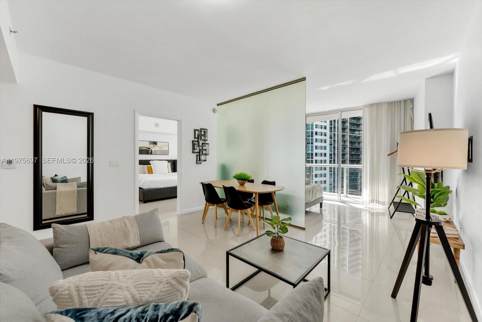 485 Brickell Avenue 1807 Property Photo 5