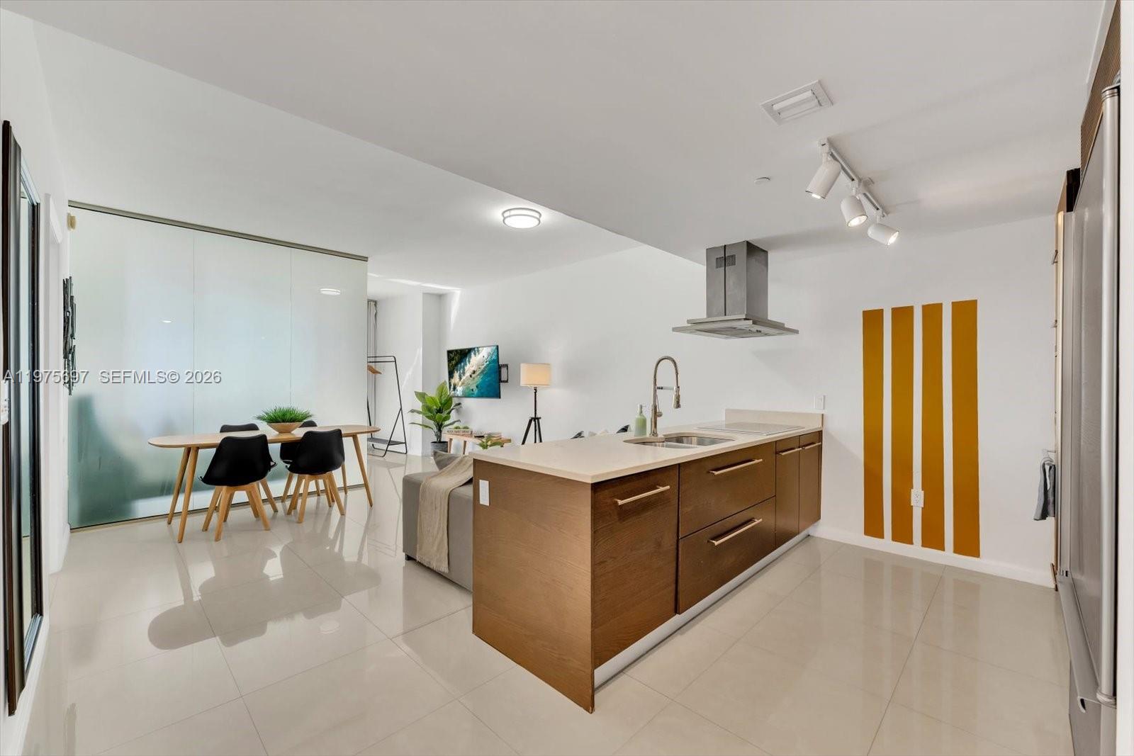 485 Brickell Avenue 1807 Property Photo 7