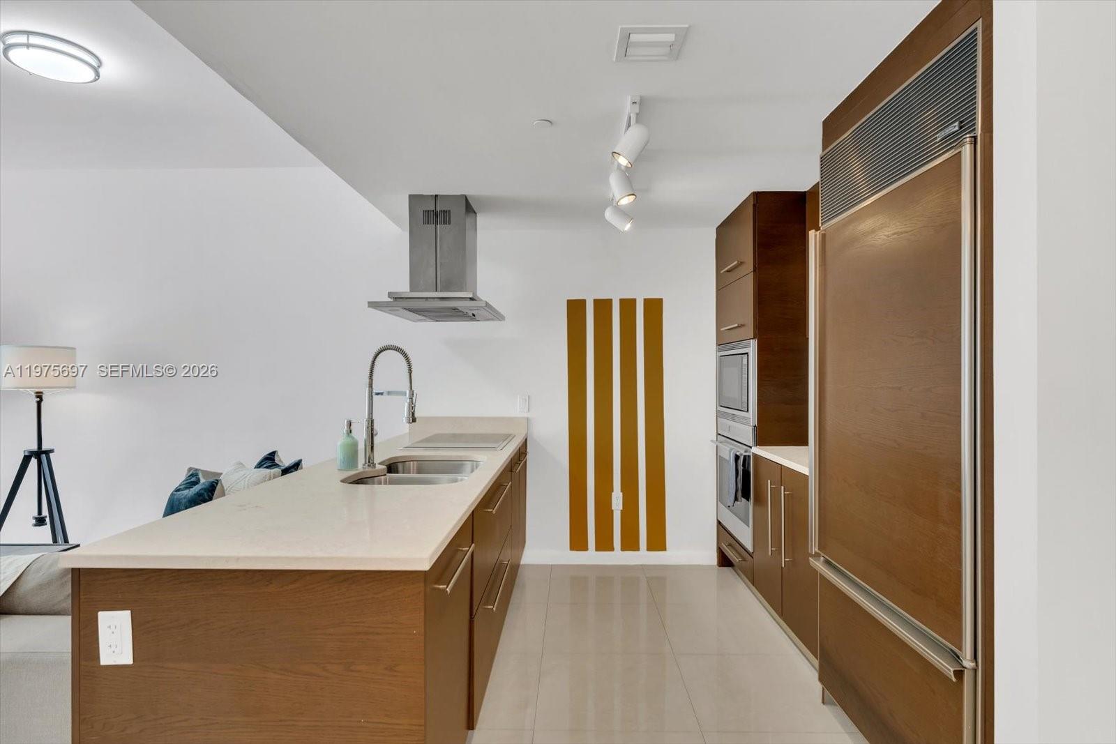 485 Brickell Avenue 1807 Property Photo 9